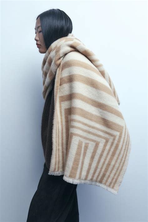 camel scarf zara.